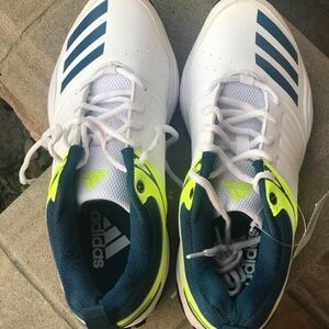 NEW! Adidas 22YDS Cricket Shoes - Size US 6